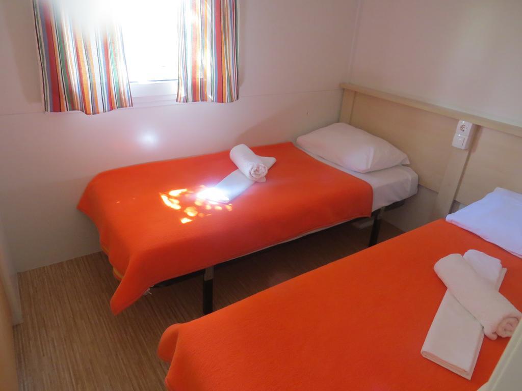 Camping Mia Bungalow & Mobile Home بيوغْغاد نا موغو الغرفة الصورة