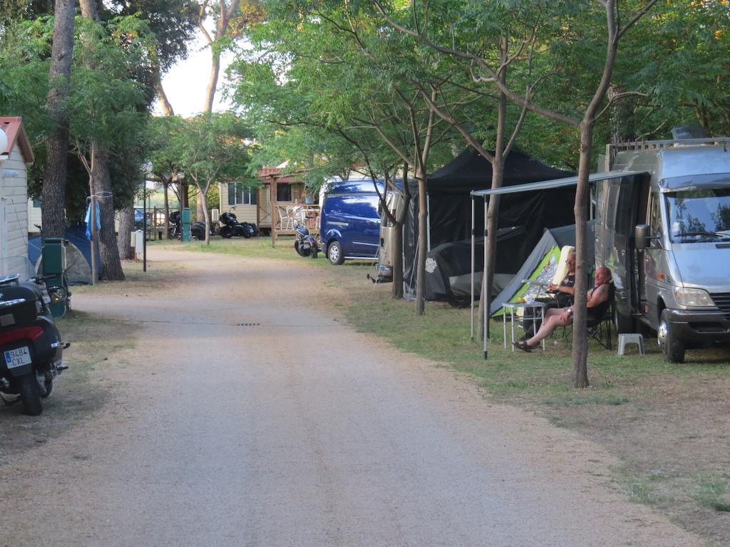 Camping Mia Bungalow & Mobile Home بيوغْغاد نا موغو الغرفة الصورة