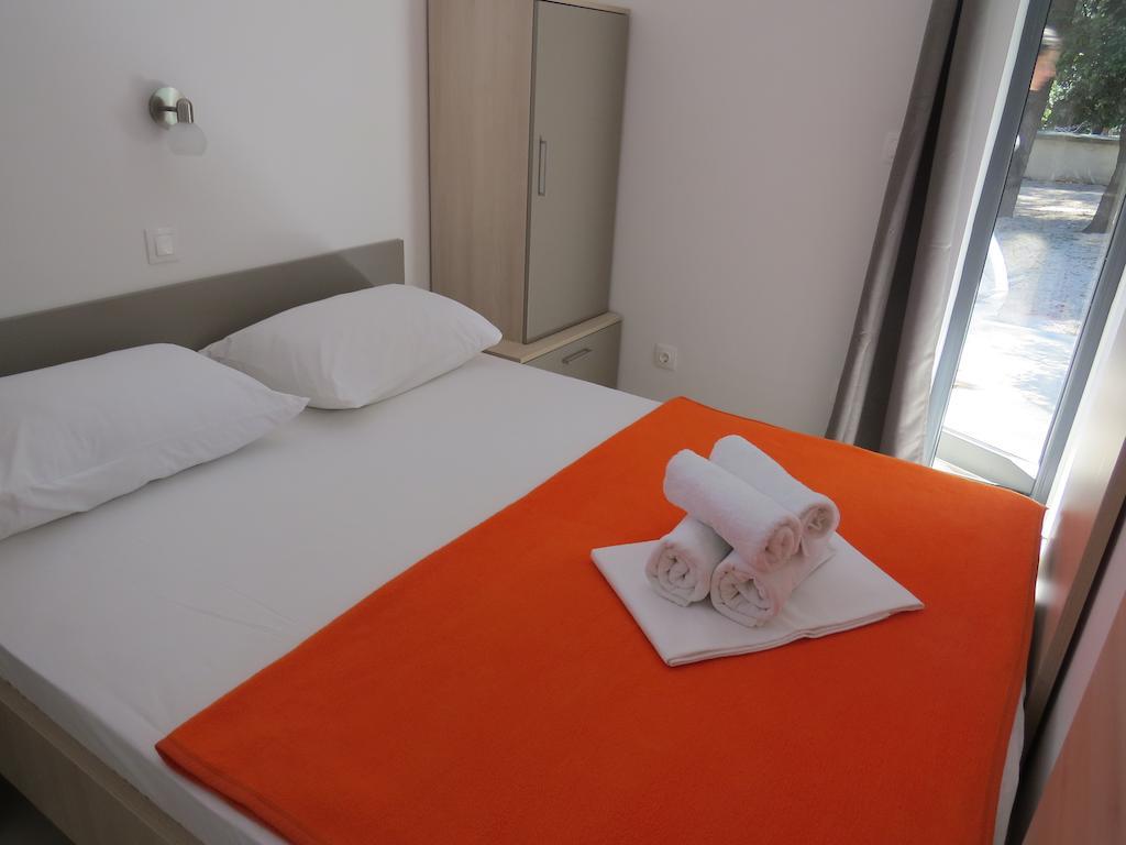 Camping Mia Bungalow & Mobile Home بيوغْغاد نا موغو الغرفة الصورة